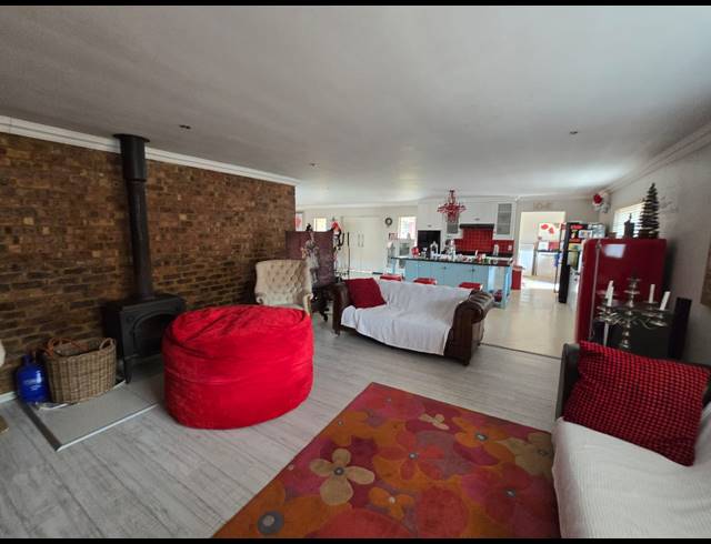 4 BEDROOM FREESTANDING FOR SALE IN PETERSFIELD